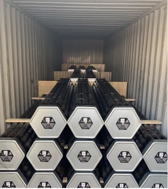 4 containere Frakt av HQ og PHD borestenger